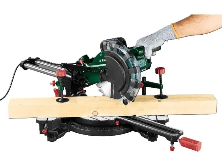Afkortzaag met verstekfunctie 2000 W - zaagblad 210 mm<PARKSIDE® Clearance