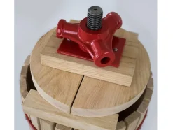 fruitpers, 6, 12, 18 of 30 liter, mechanisch, met stalen spindel<Güde Discount