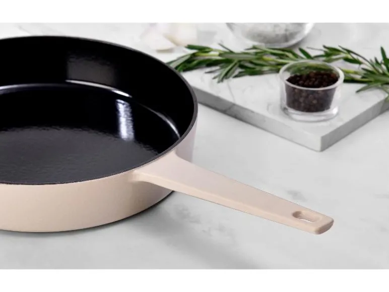 Gietijzeren pan 25 cm<Masterpro